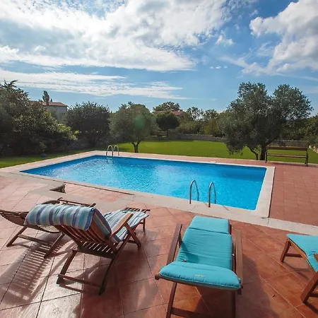 Luxurious In Baderna With Swimming Pool